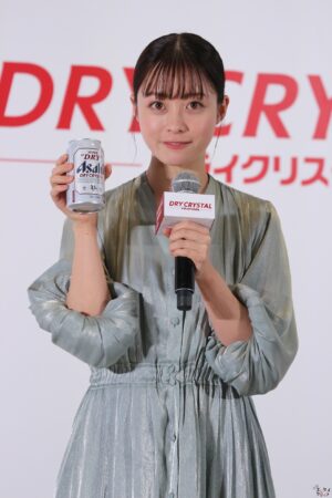 橋本環奈が初のビールCM！“日本中のビール好きの皆さんとドライクリスタルで乾杯したい！”