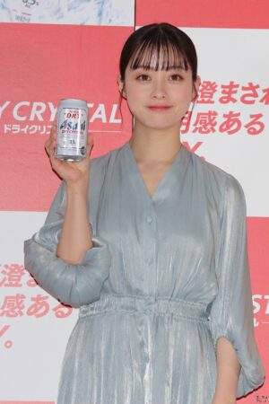 橋本環奈が初のビールCM！“日本中のビール好きの皆さんとドライクリスタルで乾杯したい！”