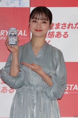 橋本環奈が初のビールCM！“日本中のビール好きの皆さんとドライクリスタルで乾杯したい！”
