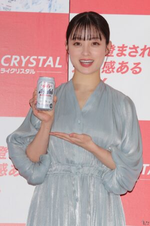 橋本環奈が初のビールCM！“日本中のビール好きの皆さんとドライクリスタルで乾杯したい！”
