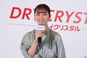 橋本環奈が初のビールCM！“日本中のビール好きの皆さんとドライクリスタルで乾杯したい！”