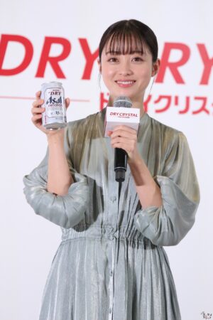橋本環奈が初のビールCM！“日本中のビール好きの皆さんとドライクリスタルで乾杯したい！”