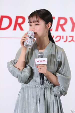 橋本環奈が初のビールCM！“日本中のビール好きの皆さんとドライクリスタルで乾杯したい！”