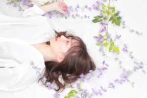 シンガーソングライター『きしもとしおり』アパレルブランド「LIVERTINEAGE」とのコラボ商品が発売決定！