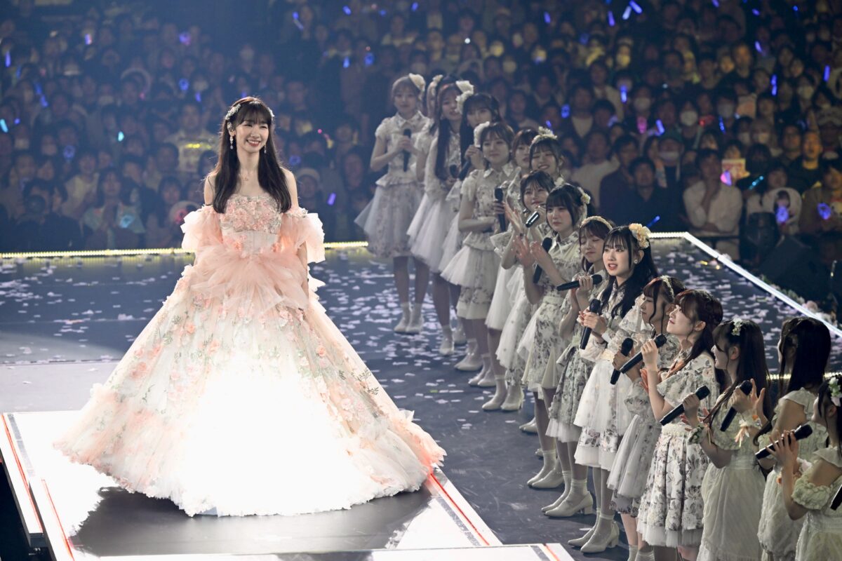 “最年長レジェンドアイドル”柏木由紀、17年の軌跡を胸に―感動の卒業ステージ！“AKB48は人生そのもの。私は世界で一番幸せ者です！” OGメンバーも大集結！