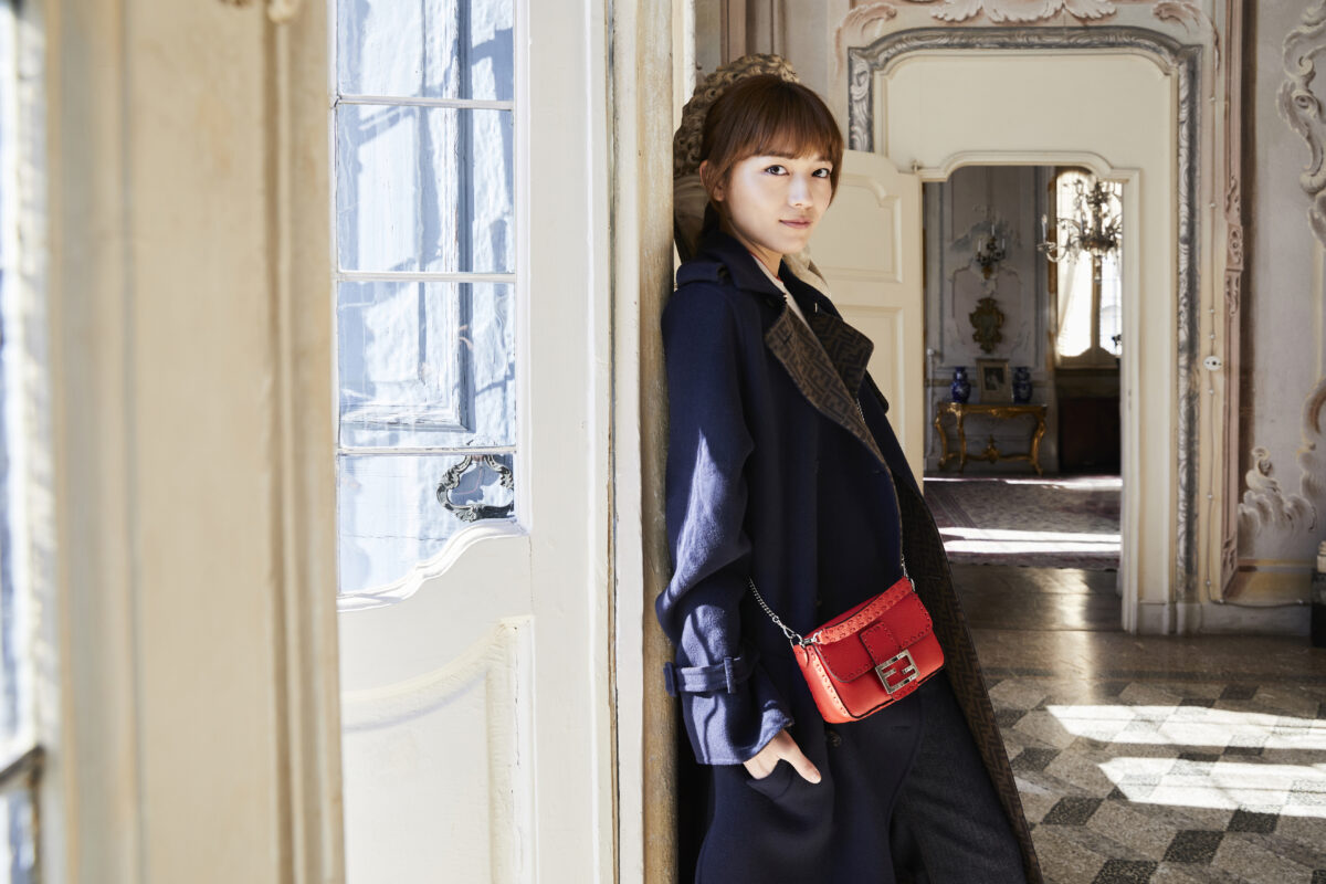 川口春奈がフェンディの最新ルックとともにイタリアで過ごす特別な1日