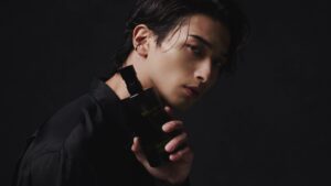 横浜流星、大人の色気で圧倒! オールブラックコーデに斬新なアイメイク姿を披露! シュウ ウエムラの動画&ビジュアル公開! インタビュー・メイキングも!美肌の秘訣や挑戦したい役柄など語る「大河ドラマが始まるので人間としても役者としても大きくなれたら」 15 横浜流星、大人の色気で圧倒! オールブラックコーデに斬新なアイメイク姿を披露! シュウ ウエムラの動画&ビジュアル公開! インタビュー・メイキングも!美肌の秘訣や挑戦したい役柄など語る「大河ドラマが始まるので人間としても役者としても大きくなれたら」