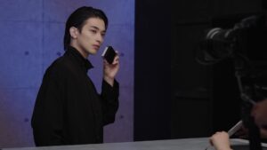 横浜流星、大人の色気で圧倒! オールブラックコーデに斬新なアイメイク姿を披露! シュウ ウエムラの動画&ビジュアル公開! インタビュー・メイキングも!美肌の秘訣や挑戦したい役柄など語る「大河ドラマが始まるので人間としても役者としても大きくなれたら」 24 横浜流星、大人の色気で圧倒! オールブラックコーデに斬新なアイメイク姿を披露! シュウ ウエムラの動画&ビジュアル公開! インタビュー・メイキングも!美肌の秘訣や挑戦したい役柄など語る「大河ドラマが始まるので人間としても役者としても大きくなれたら」