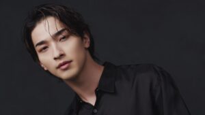 横浜流星、大人の色気で圧倒! オールブラックコーデに斬新なアイメイク姿を披露! シュウ ウエムラの動画&ビジュアル公開! インタビュー・メイキングも!美肌の秘訣や挑戦したい役柄など語る「大河ドラマが始まるので人間としても役者としても大きくなれたら」 13 横浜流星、大人の色気で圧倒! オールブラックコーデに斬新なアイメイク姿を披露! シュウ ウエムラの動画&ビジュアル公開! インタビュー・メイキングも!美肌の秘訣や挑戦したい役柄など語る「大河ドラマが始まるので人間としても役者としても大きくなれたら」