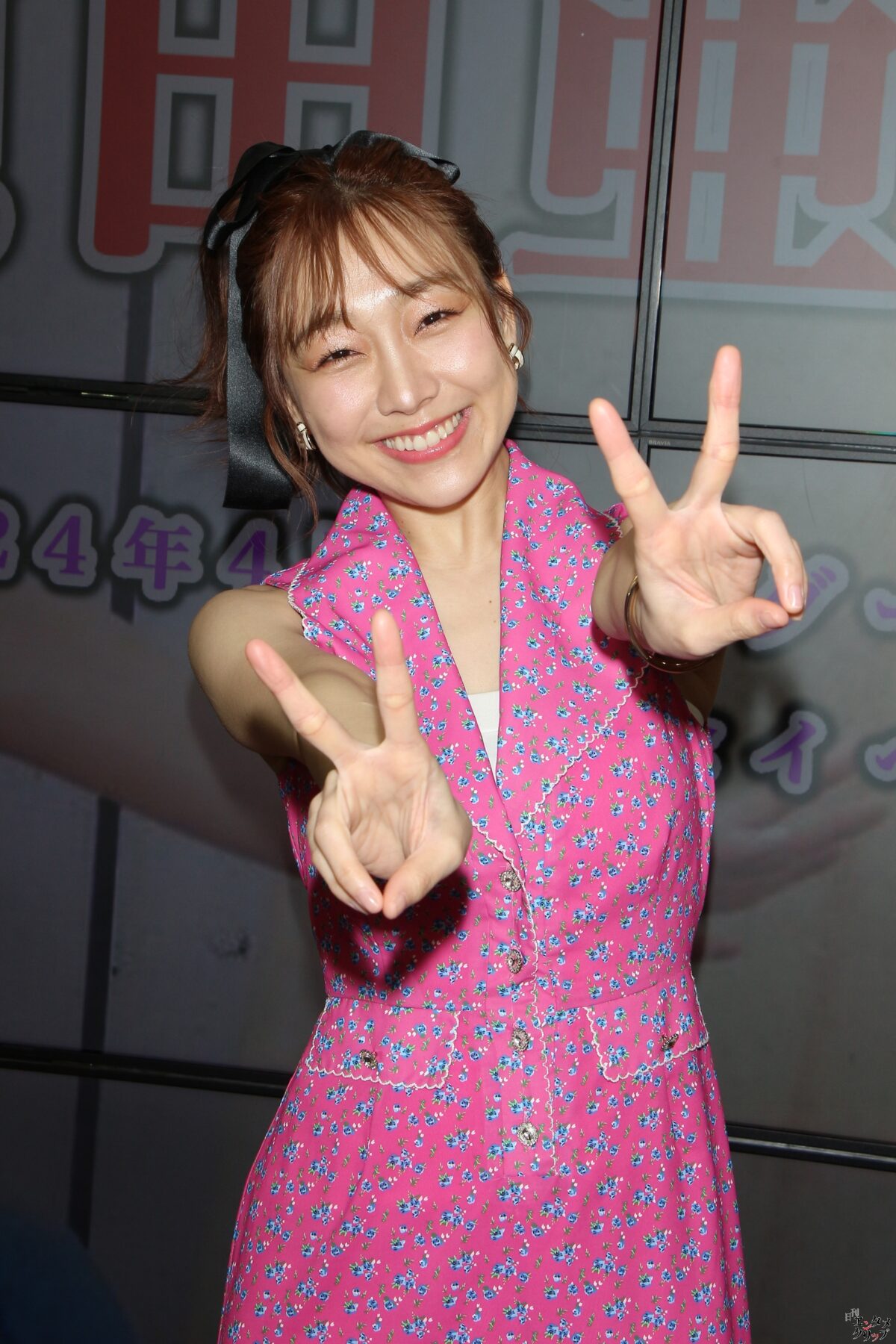 須田亜香里、新作カレンダーでアメリカン・ファッションを体現！　柏木由紀への憧れも明かす