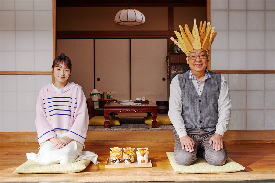 川栄李奈＆梅沢富美男、桜吹雪舞う縁側で華麗に舞う！ 川栄李奈、最近の悩みは「花粉満開！」 梅沢富美男、未知との遭遇でイライラ解消「切符を持たずに新幹線に乗車」 〜ローソン新TV CM「からあげクン チーズ満開でハピろー！」篇が放送開始！〜
