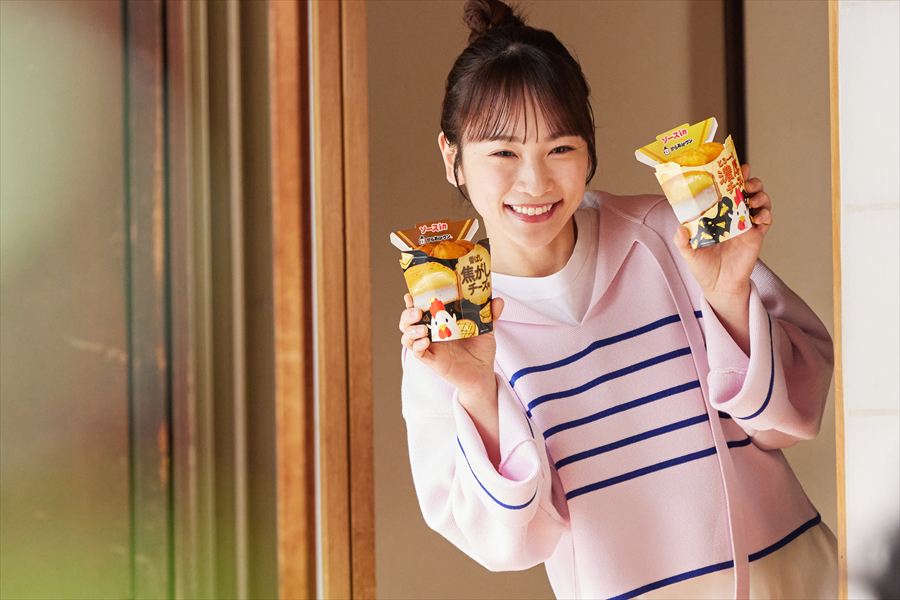 川栄李奈＆梅沢富美男、桜吹雪舞う縁側で華麗に舞う！ 川栄李奈、最近の悩みは「花粉満開！」 梅沢富美男、未知との遭遇でイライラ解消「切符を持たずに新幹線に乗車」 〜ローソン新TV CM「からあげクン チーズ満開でハピろー！」篇が放送開始！〜
