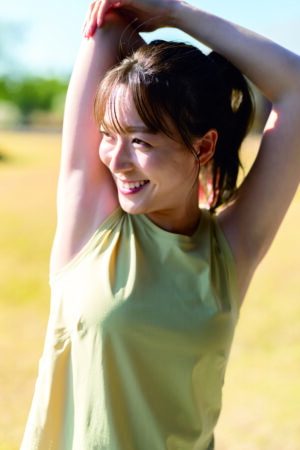 阿部華也子 写真集の魅力を五七五で『華の中　ぼやけた顔が　いい感じ』 自分の顔がはっきり写っているのをまじまじと見るのが恥ずかしい