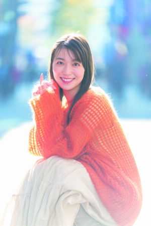 阿部華也子 写真集の魅力を五七五で『華の中　ぼやけた顔が　いい感じ』 自分の顔がはっきり写っているのをまじまじと見るのが恥ずかしい