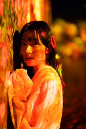阿部華也子 写真集の魅力を五七五で『華の中　ぼやけた顔が　いい感じ』 自分の顔がはっきり写っているのをまじまじと見るのが恥ずかしい