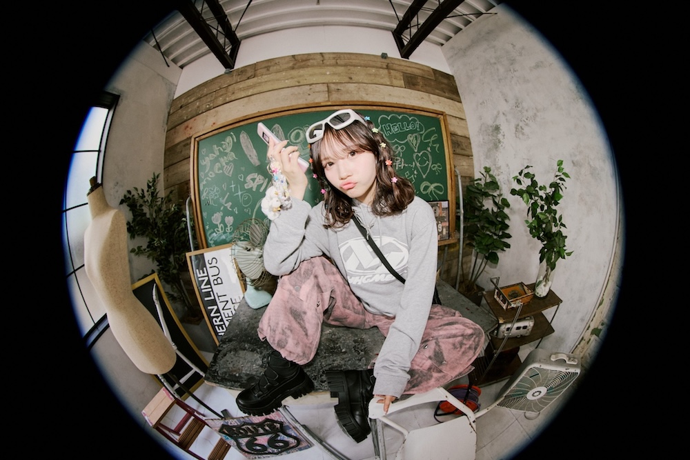 矢作萌夏、SPINNSコラボアイテム発売決定！サイン会イベントも実施！