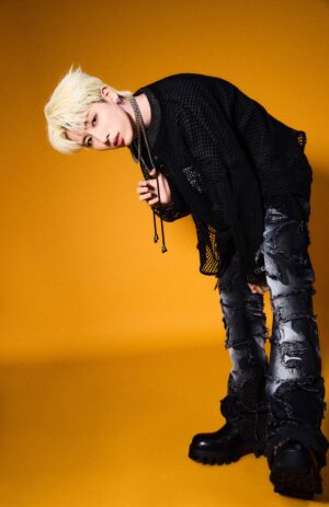 4人組ボーイズグループ“OWV”、2024年6月12日発売、9th single『LOVE BANDITZ』ハートと王冠が印象的なジャケット写真を公開！