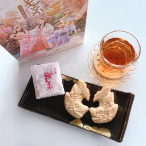 ももクロ・最新アルバム『イドラ』発売記念、全国ご当地お土産コラボ企画[ももクロお土産クエスト]の各商品パッケージデザインが公開！