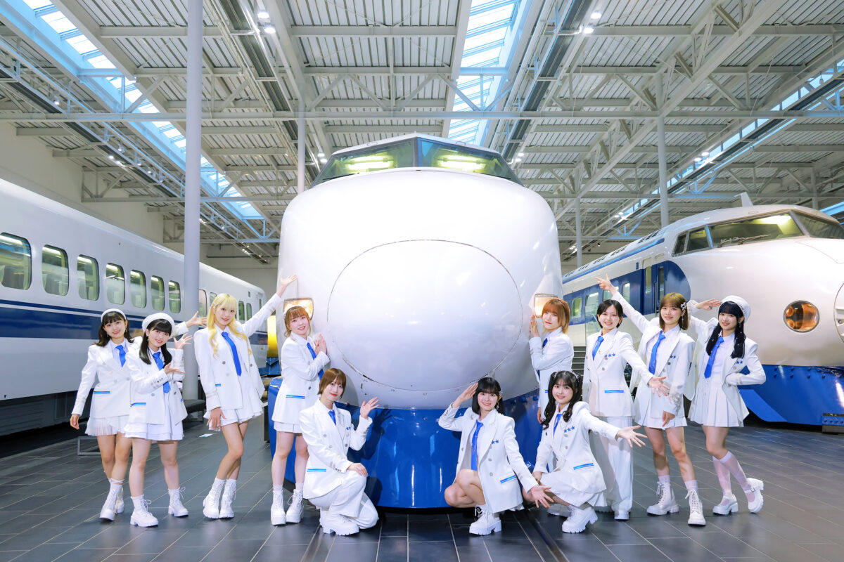 BEYOOOOONDS、リニア・鉄道館で新曲発売記念イベントを実施！ 卒業を控えた山﨑夢羽は“応援してくださるみなさんに最後まで感謝の気持を伝えたい！”