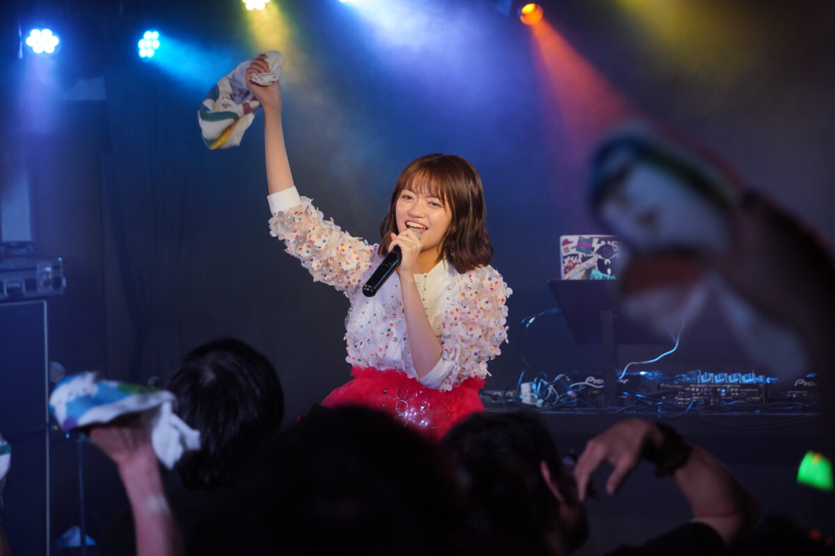 吉川茉優、ソロデビュー2周年ライブ「祝祝」開催！新曲初披露も