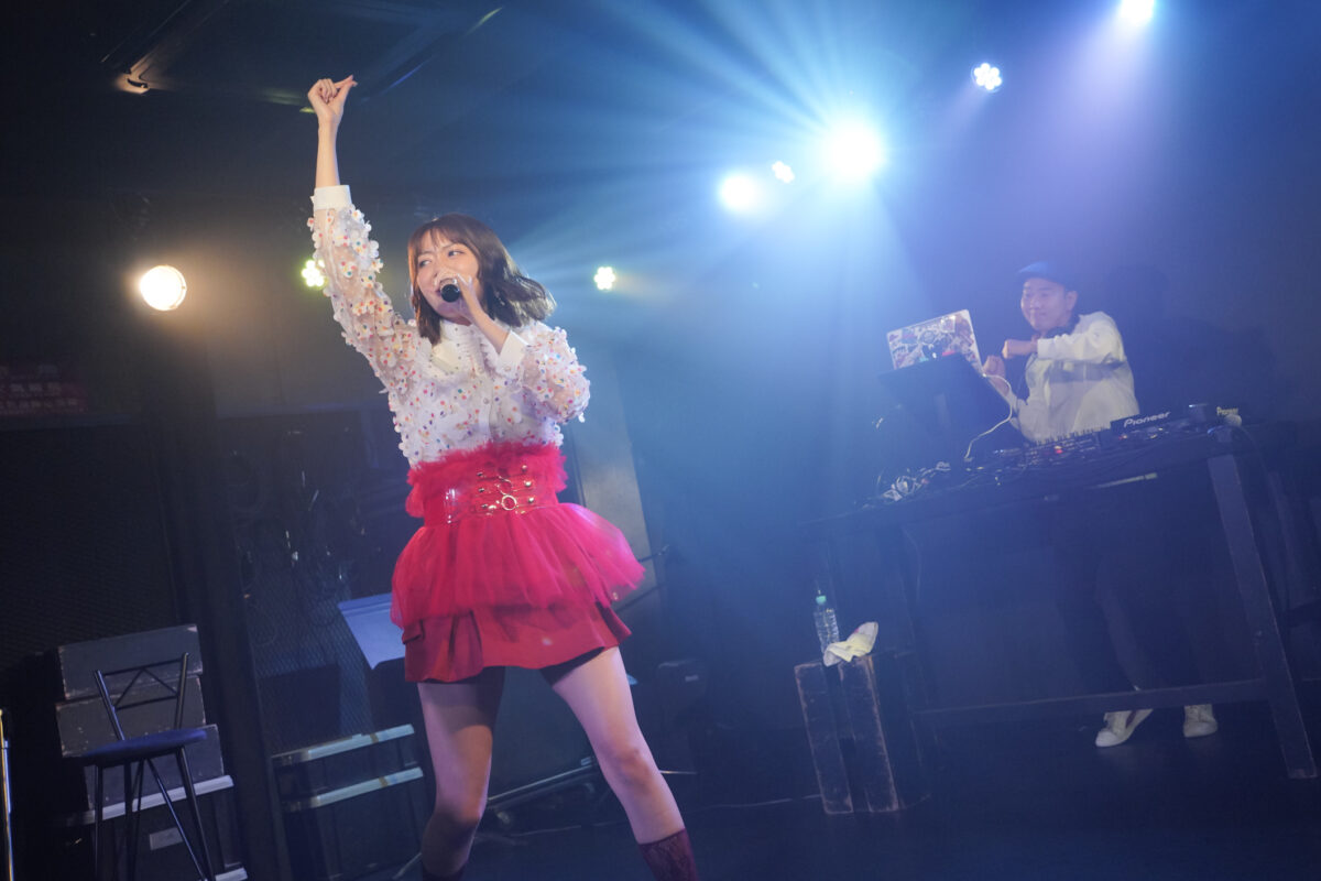 吉川茉優、ソロデビュー2周年ライブ「祝祝」開催！新曲初披露も