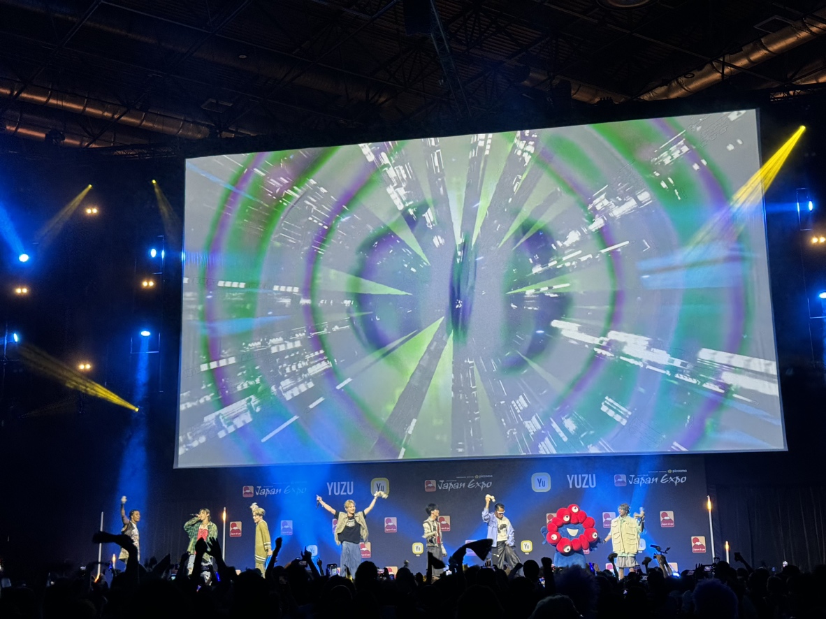 ついにフランス初進出！【PSYCHIC FEVER】「Japan Expo Paris 2024」初出演！現地ファンと大熱唱のパフォーマンスを披露！！メジャーデビュー2周年のお祝いも！！
