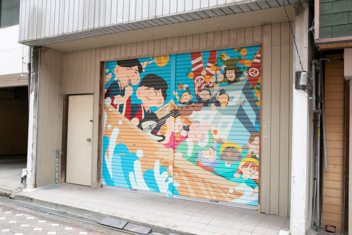 ポルノグラフィティ25周年プロジェクト「島ごとぽるの展」開幕。故郷・因島でのオープニングセレモニーに2人もサプライズ登場!夜市コラボなど、島のいたるところで企画開催!まさに“島ごと”の大盛況!! 14 ポルノグラフィティ25周年プロジェクト「島ごとぽるの展」開幕。故郷・因島でのオープニングセレモニーに2人もサプライズ登場!夜市コラボなど、島のいたるところで企画開催!まさに“島ごと”の大盛況!!