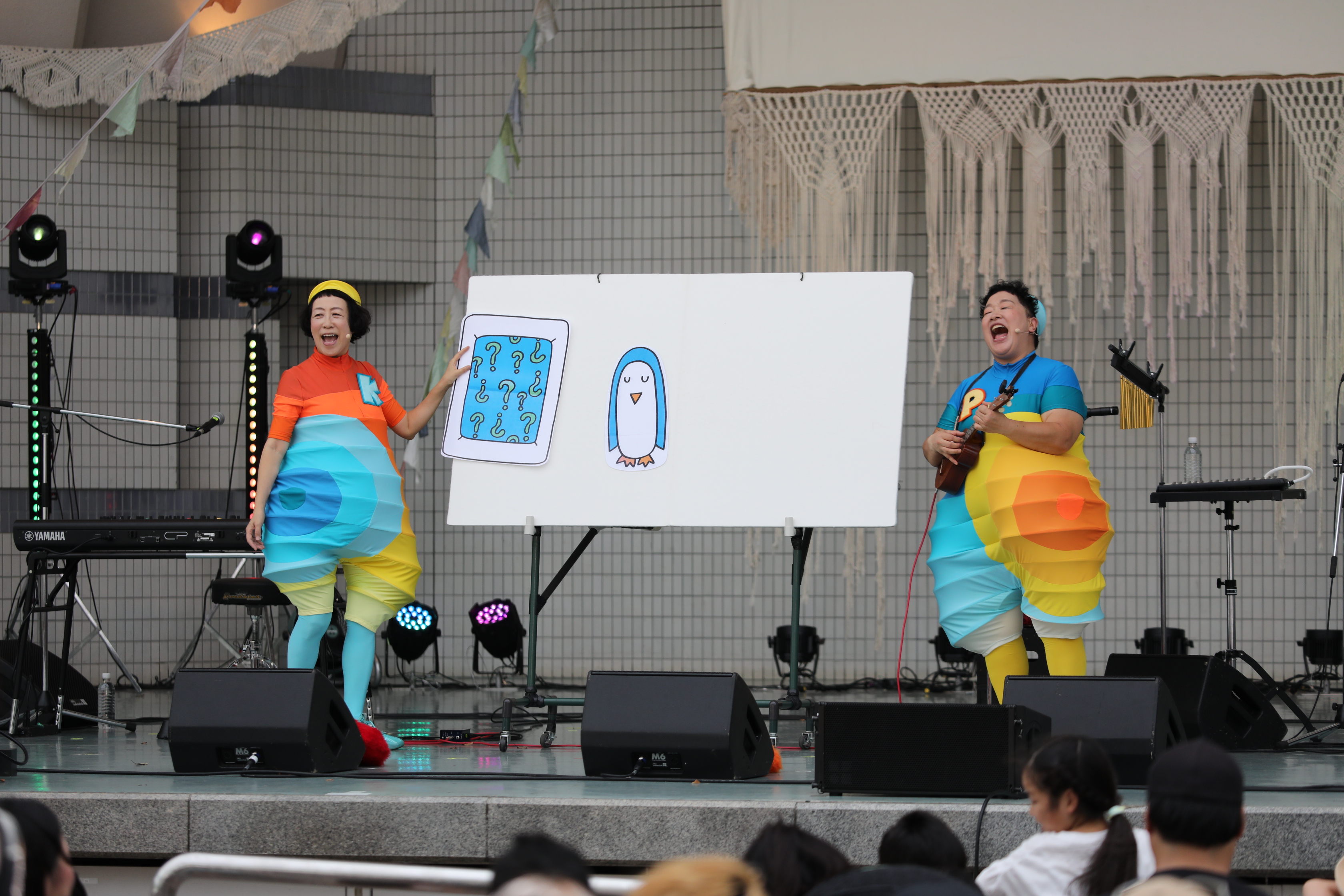 May.J、S.T.Kが、世界平和を願いフリーライブを実施 ライブステージとトークステージで熱い思いを語り6200人を魅了! 24 May.J、S.T.Kが、世界平和を願いフリーライブを実施 ライブステージとトークステージで熱い思いを語り6200人を魅了!