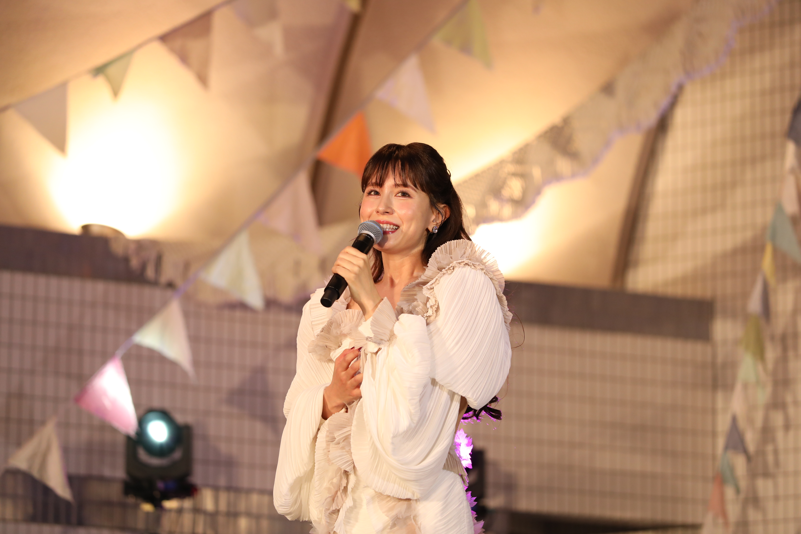 May.J、S.T.Kが、世界平和を願いフリーライブを実施 ライブステージとトークステージで熱い思いを語り6200人を魅了! 4 May.J、S.T.Kが、世界平和を願いフリーライブを実施 ライブステージとトークステージで熱い思いを語り6200人を魅了!