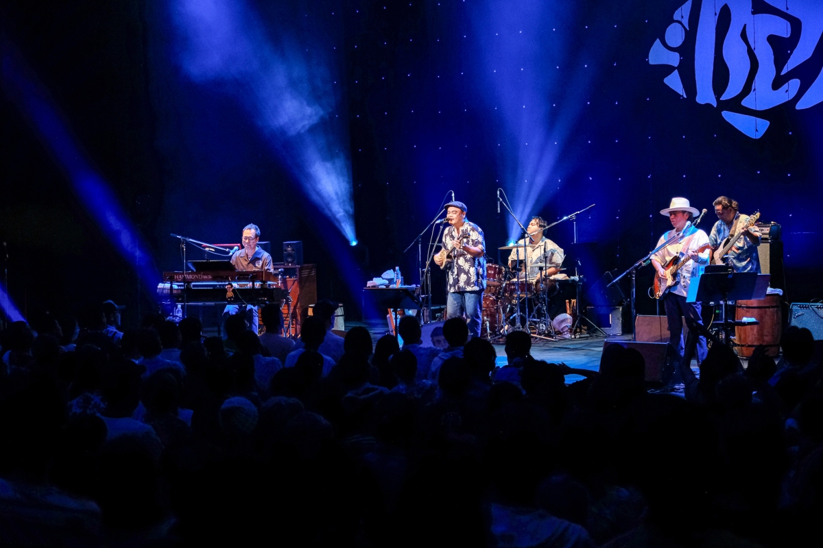 BEGIN 茅ヶ崎でサザンの名曲カバー！『涙そうそう』を地元フラダンサーとコラボも！