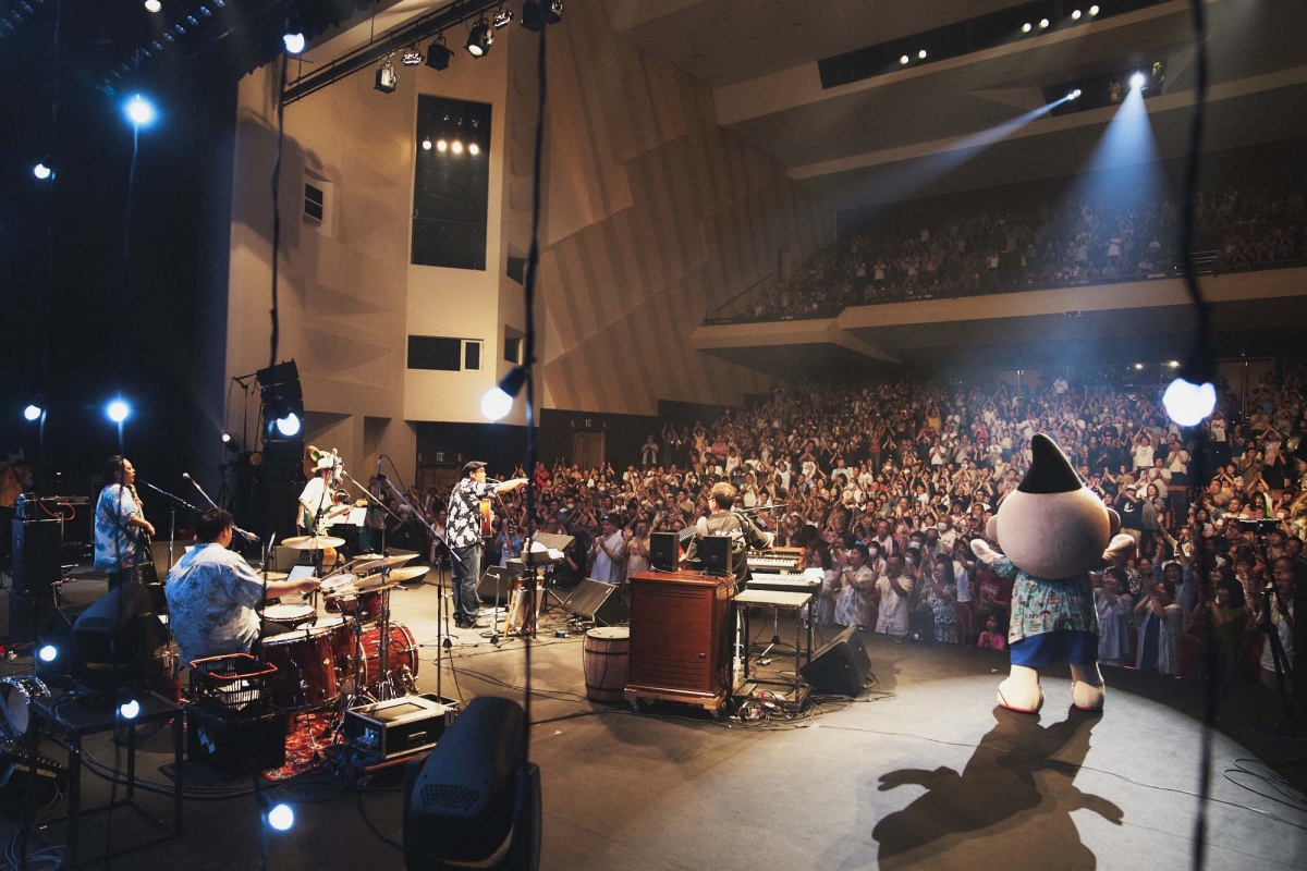 BEGIN 茅ヶ崎でサザンの名曲カバー！『涙そうそう』を地元フラダンサーとコラボも！