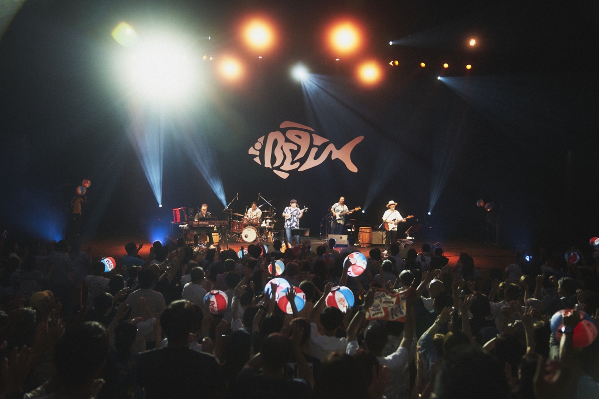 BEGIN 茅ヶ崎でサザンの名曲カバー！『涙そうそう』を地元フラダンサーとコラボも！