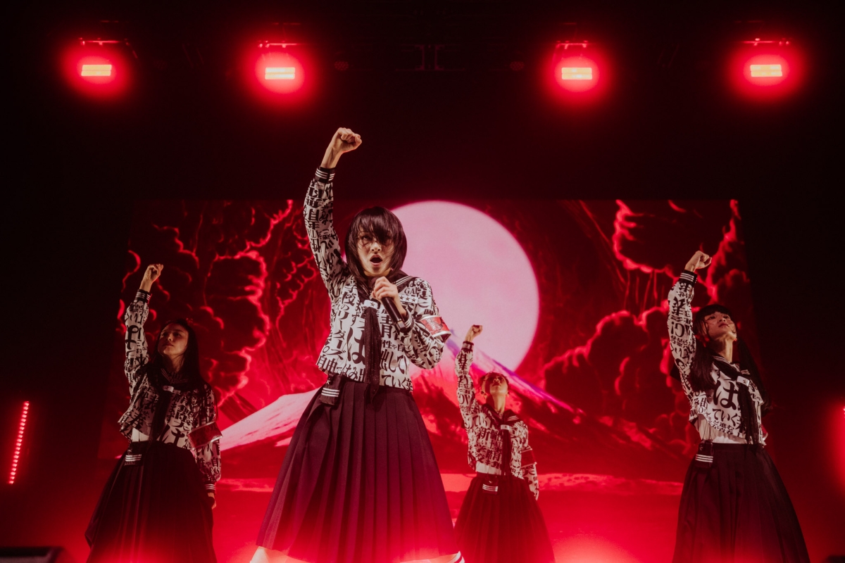 新しい学校のリーダーズ 北米13ヶ所を回る、総動員数約４万人の「World Tour Part.2」がスタート！初披露楽曲を含めたツアー初日を大盛況のうちに終了！