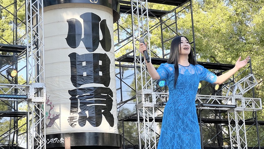 門松みゆき 小田原ちょうちんまつりステージで地元に感謝。提灯より大きな存在に。