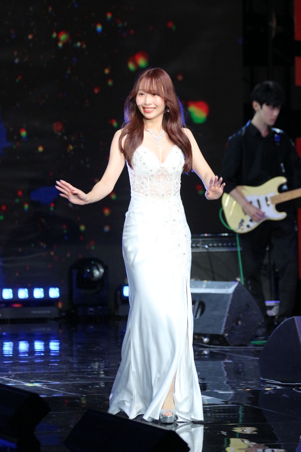 超ライブ配信祭2024 柏木由紀・藤咲凪・田中美久らがプレゼンターとして登場！ 柏木由紀「新しいことをたくさん経験した一年」藤咲凪「幸せになれた一年」田中美久「全部が新鮮でワクワクな一年」