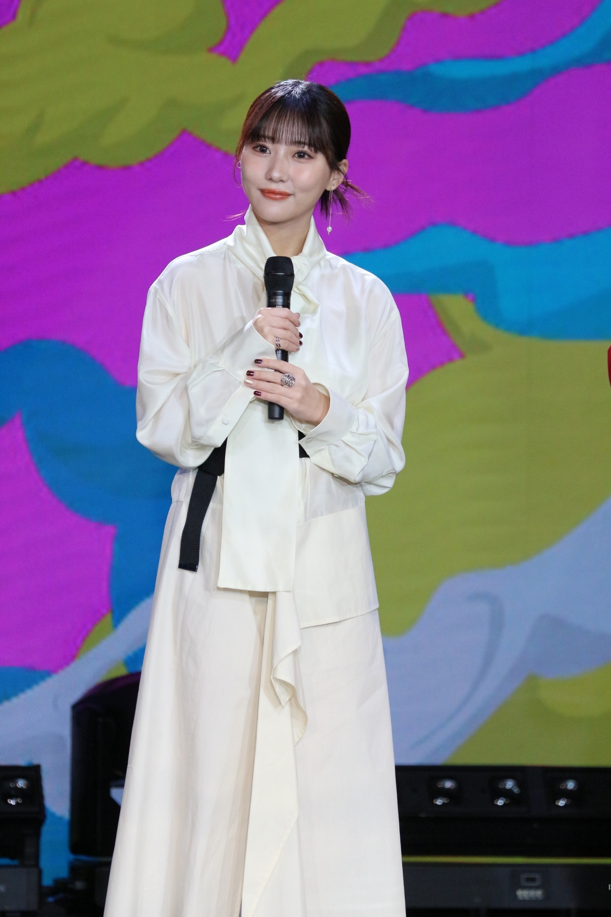 超ライブ配信祭2024 柏木由紀・藤咲凪・田中美久らがプレゼンターとして登場！ 柏木由紀「新しいことをたくさん経験した一年」藤咲凪「幸せになれた一年」田中美久「全部が新鮮でワクワクな一年」