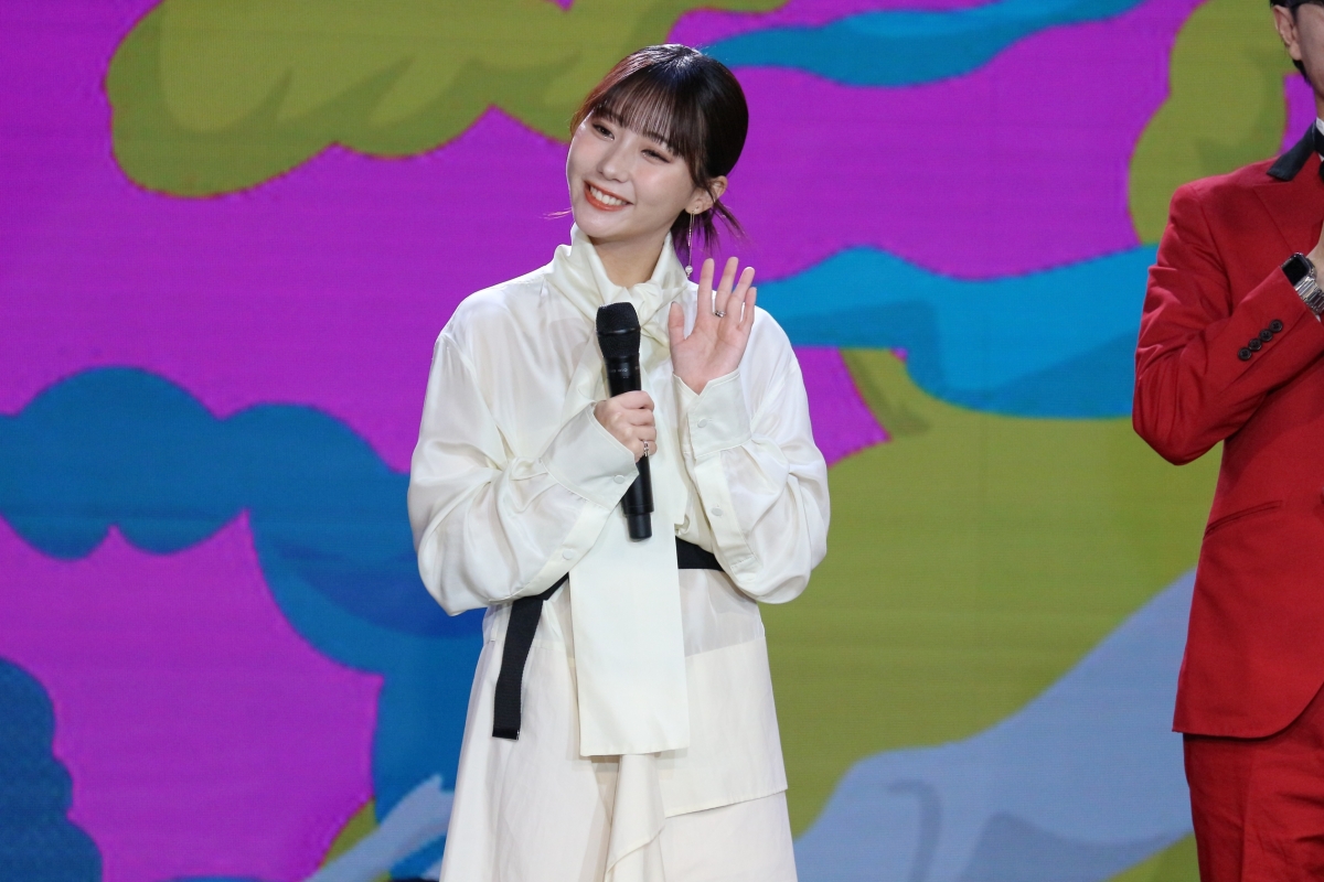超ライブ配信祭2024 柏木由紀・藤咲凪・田中美久らがプレゼンターとして登場！ 柏木由紀「新しいことをたくさん経験した一年」藤咲凪「幸せになれた一年」田中美久「全部が新鮮でワクワクな一年」