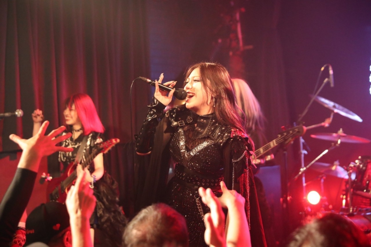 未来に向かって輝き続けよう。満員の観客たち前に誓ったSiriusのワンマン公演をレポート!