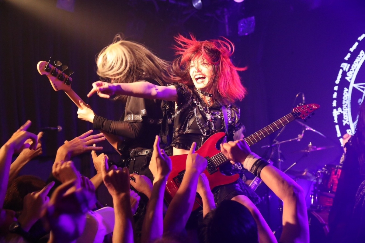 未来に向かって輝き続けよう。満員の観客たち前に誓ったSiriusのワンマン公演をレポート!