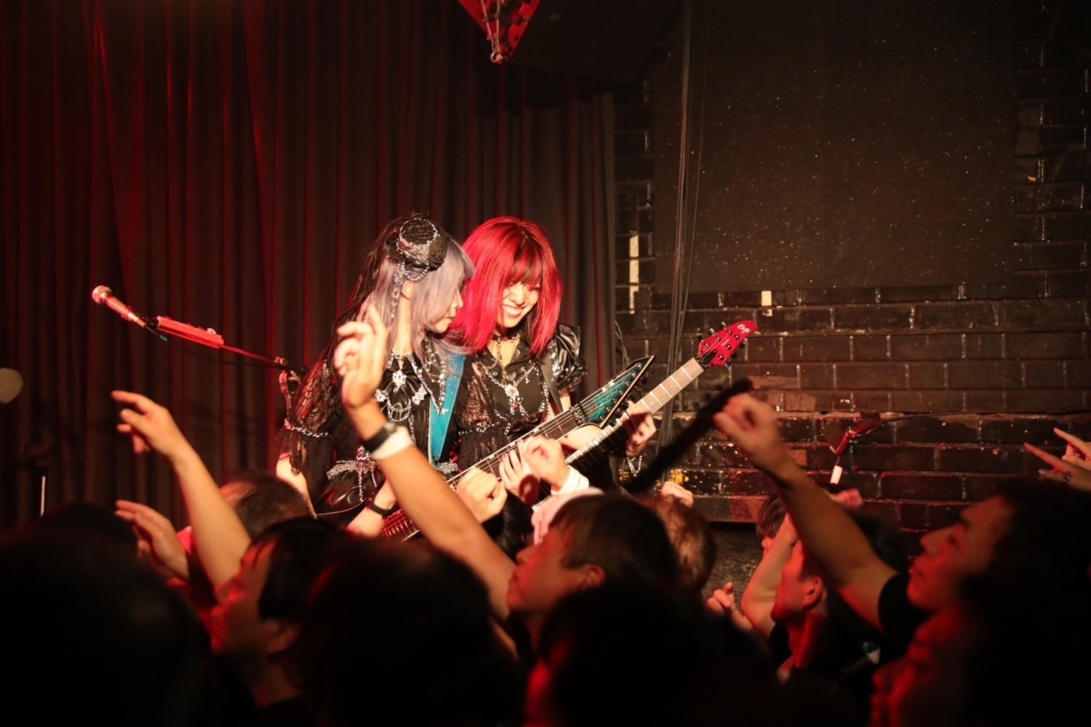 未来に向かって輝き続けよう。満員の観客たち前に誓ったSiriusのワンマン公演をレポート!