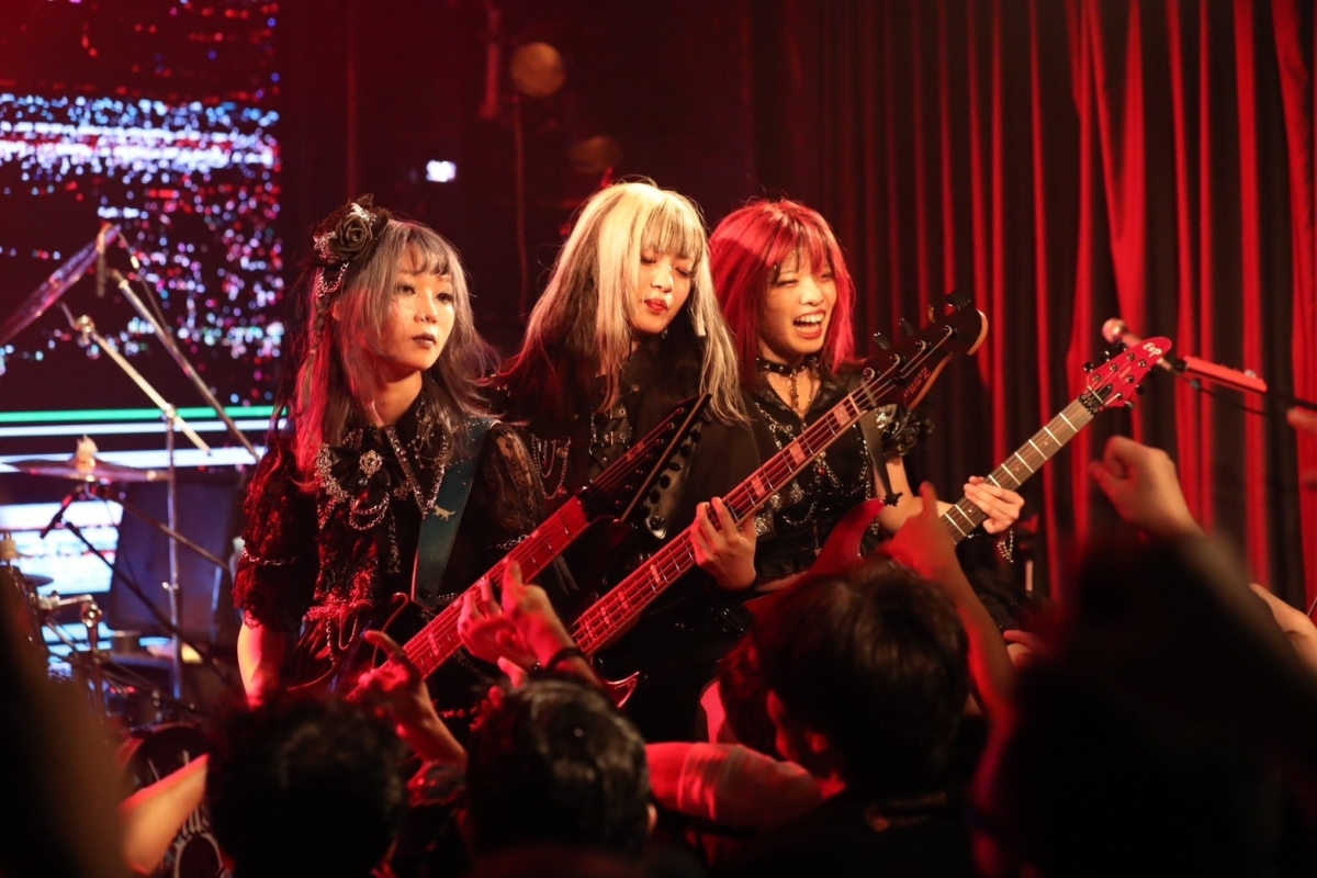 未来に向かって輝き続けよう。満員の観客たち前に誓ったSiriusのワンマン公演をレポート!
