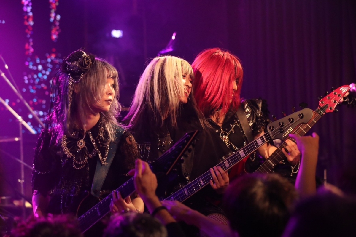 未来に向かって輝き続けよう。満員の観客たち前に誓ったSiriusのワンマン公演をレポート!