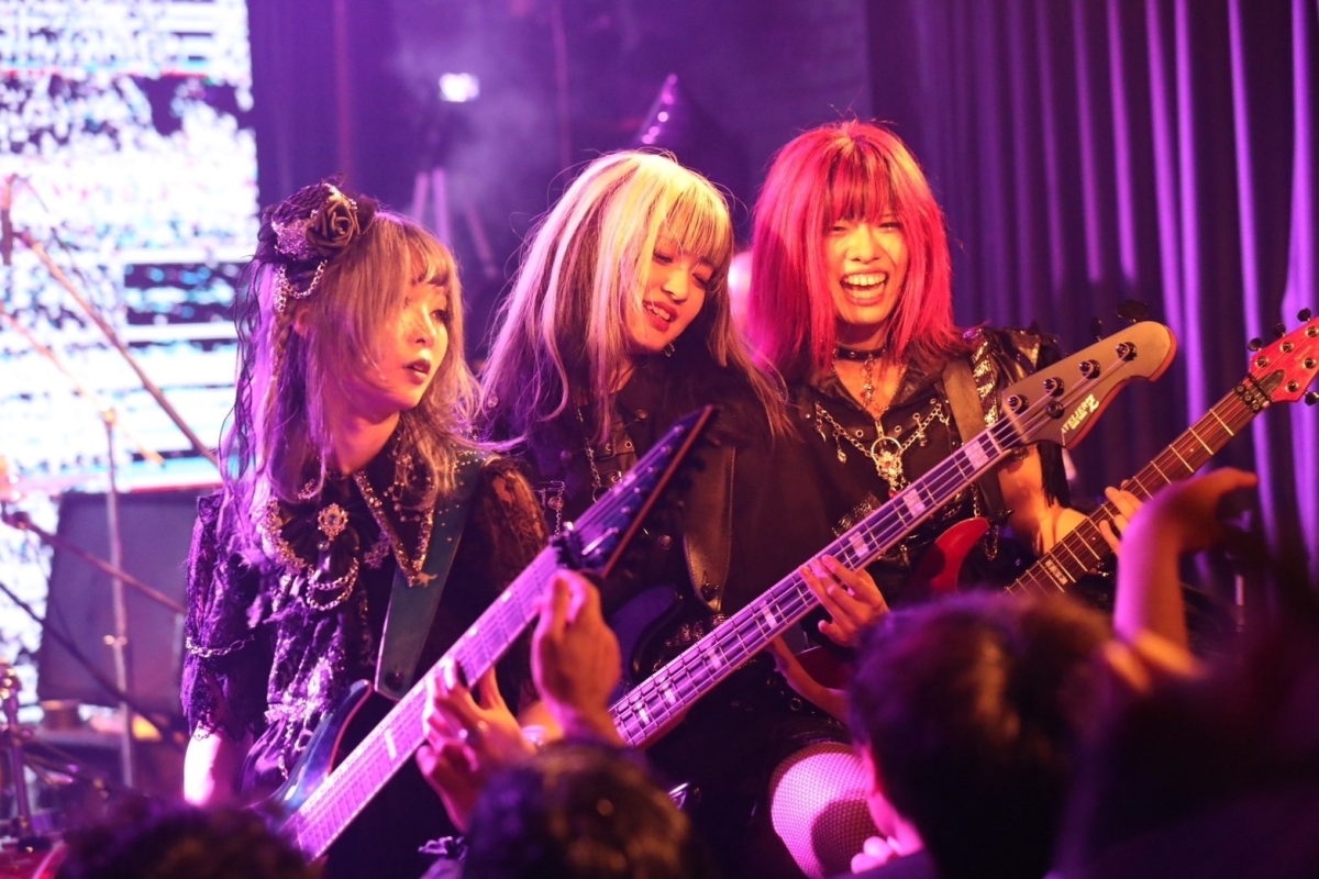 未来に向かって輝き続けよう。満員の観客たち前に誓ったSiriusのワンマン公演をレポート!