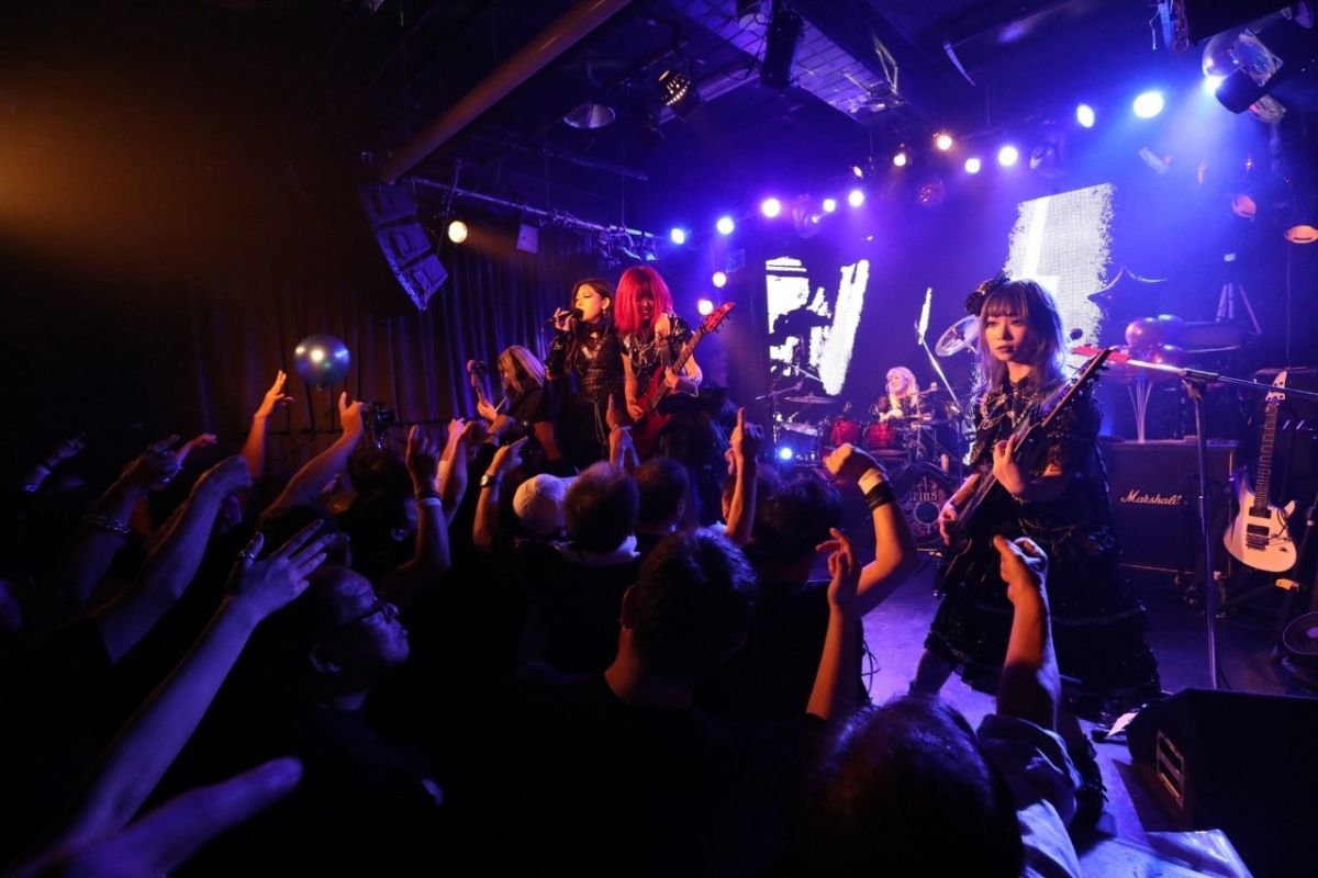 未来に向かって輝き続けよう。満員の観客たち前に誓ったSiriusのワンマン公演をレポート!