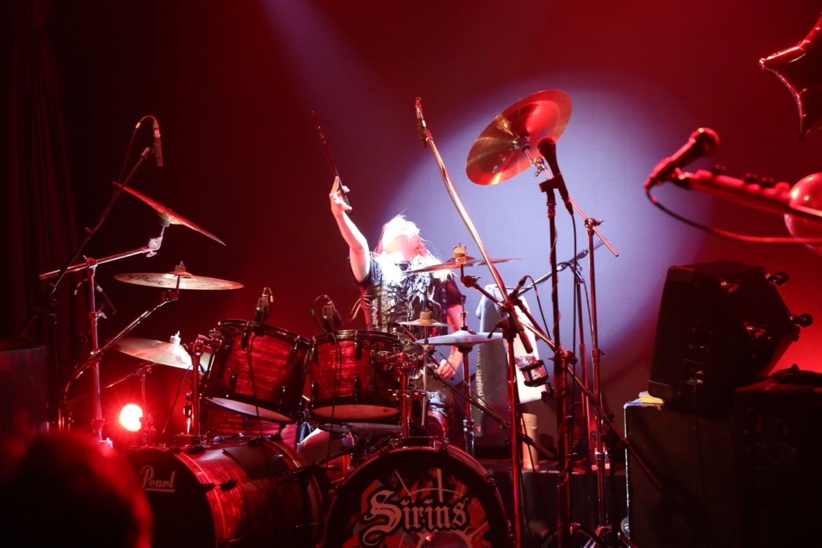 未来に向かって輝き続けよう。満員の観客たち前に誓ったSiriusのワンマン公演をレポート!