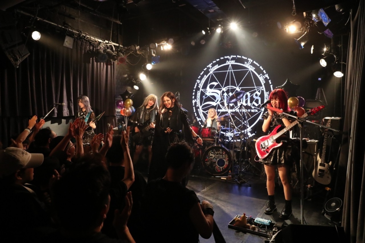 未来に向かって輝き続けよう。満員の観客たち前に誓ったSiriusのワンマン公演をレポート!