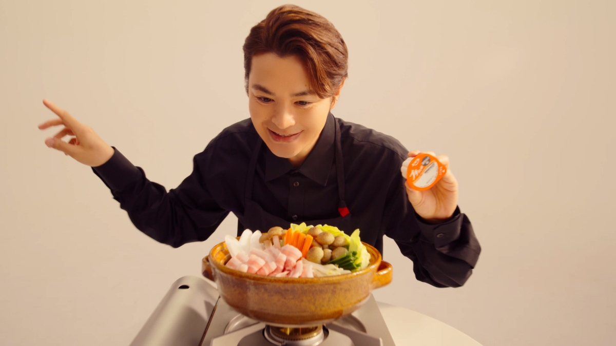 瀬戸康史とアニメキャラクターが大合唱！エバラ食品「プチッと鍋 濃厚みそ鍋」新CMが11月11日より全国放送開始！