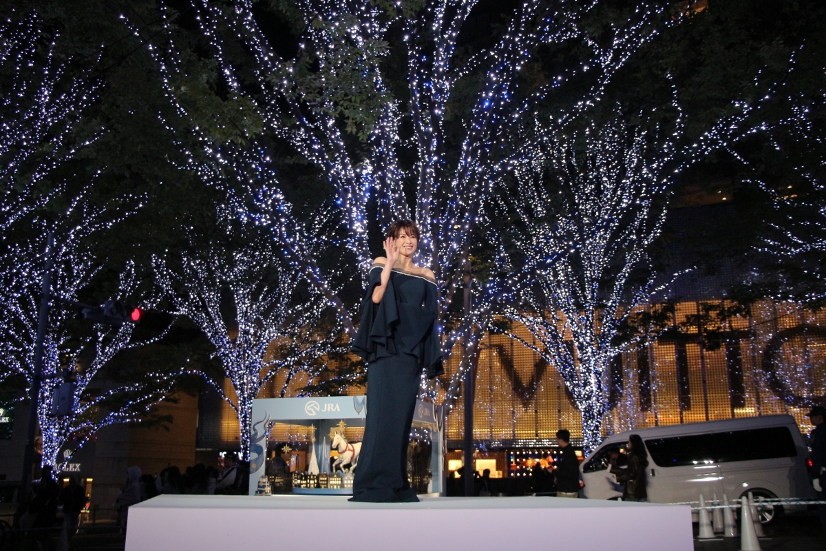 「大人の魅力満載」吉瀬美智子が六本木ヒルズのイルミネーション点灯式に登場✨