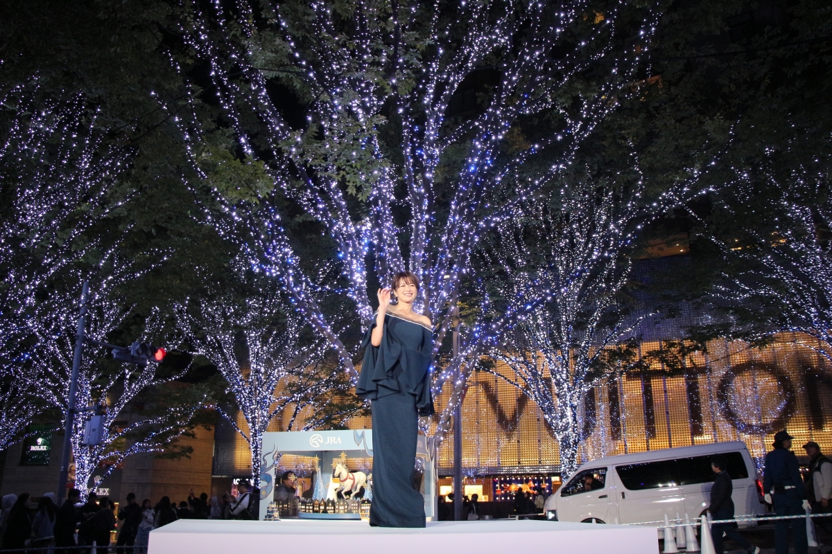 「大人の魅力満載」吉瀬美智子が六本木ヒルズのイルミネーション点灯式に登場✨