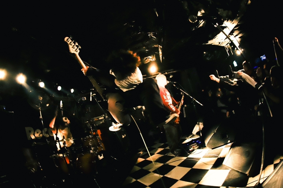 東京発スリーピースロックバンド・Recca 全国51箇所を巡った1st demoツアー『keeping myself in your memories tour』最終公演オフィシャルレポート到着！ドラム・ヤマギシマサトの正式加入発表！